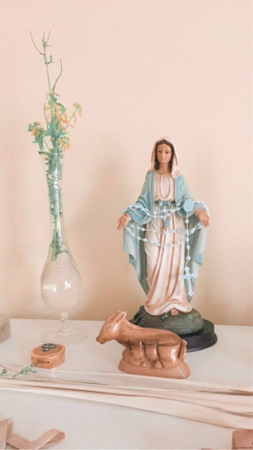 How to Honor Mary this Month