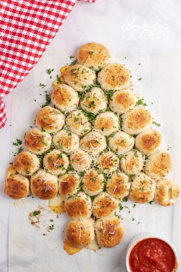 https://amandascookin.com/christmas-tree-pull-apart-bread/#wprm-recipe-container-38859